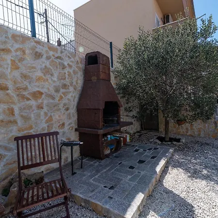 Anita Mit Grossem Balkon Und Meerblick Trogir